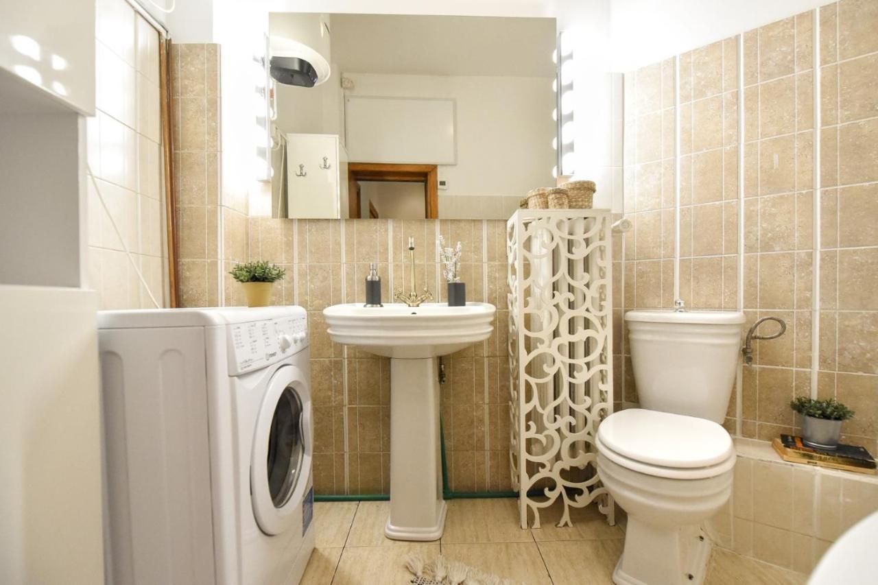 Apartament Love.Travel.Explore ♥️Apt W/ Balcony In Old Town Bukareszt Zewnętrze zdjęcie