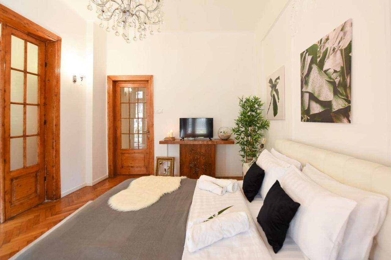 Apartament Love.Travel.Explore ♥️Apt W/ Balcony In Old Town Bukareszt Zewnętrze zdjęcie