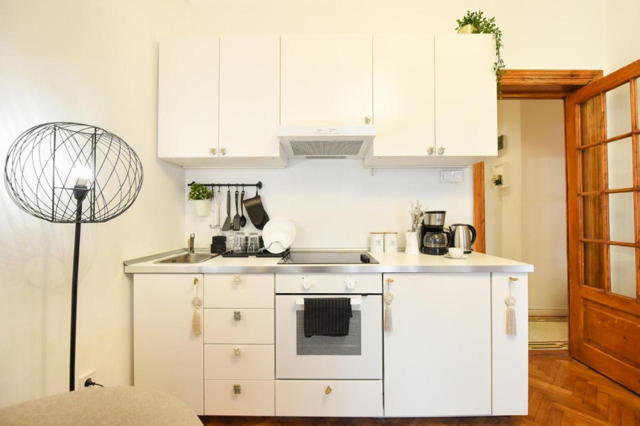 Apartament Love.Travel.Explore ♥️Apt W/ Balcony In Old Town Bukareszt Zewnętrze zdjęcie