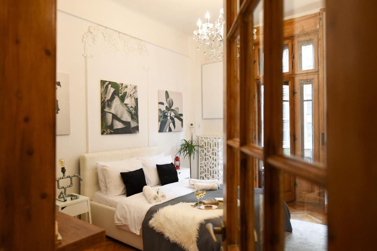 Apartament Love.Travel.Explore ♥️Apt W/ Balcony In Old Town Bukareszt Zewnętrze zdjęcie