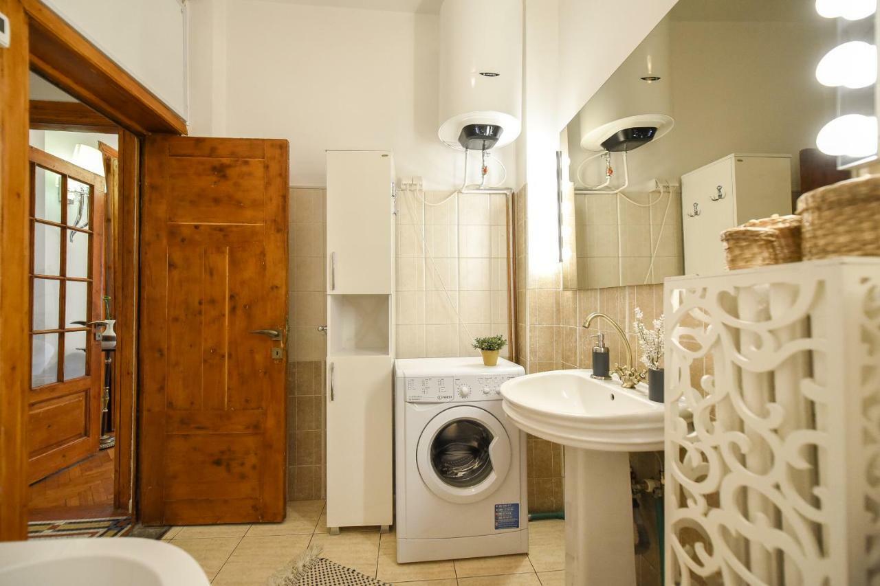 Apartament Love.Travel.Explore ♥️Apt W/ Balcony In Old Town Bukareszt Zewnętrze zdjęcie